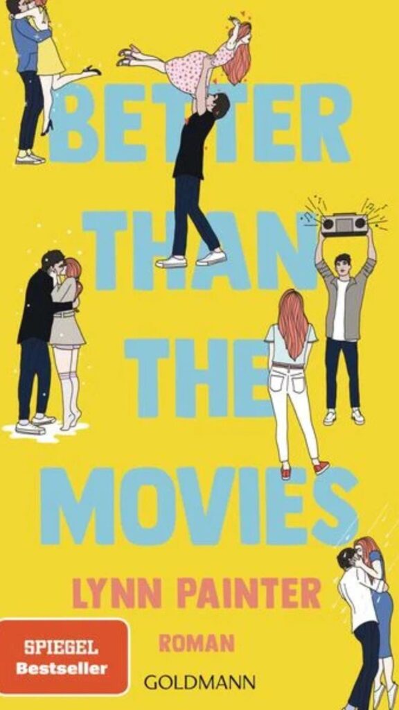 Buchcover: Gelber Hintergrund, hellblaue Schrift: better than the movies. Darunter Lynn Painter Roman. Auf dem Cover verteilt sind fünf verteile Comic-Pärchen.