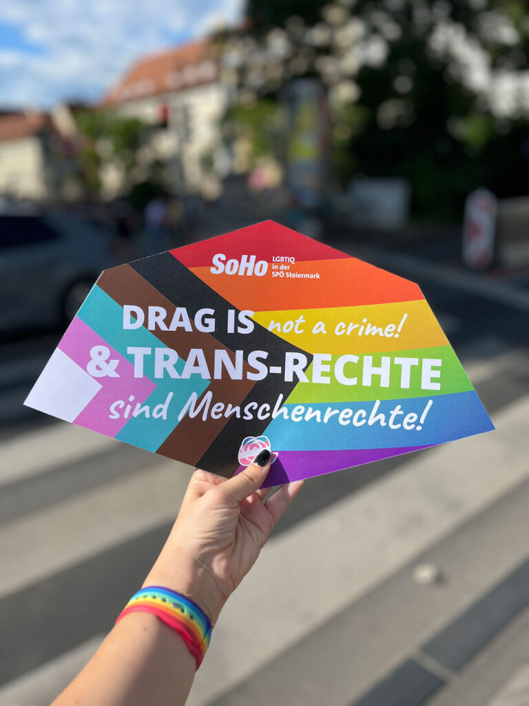 Bunter Fächer für Menschenrechte