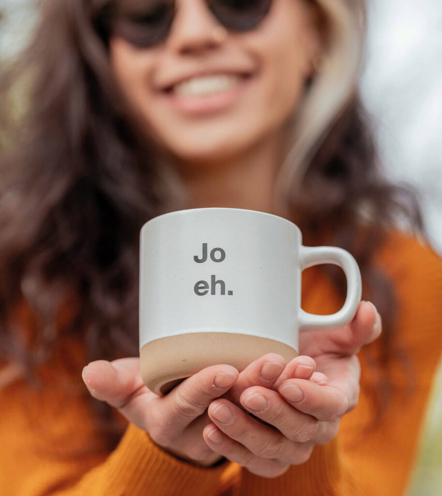 Tasse mit dem Aufdruck "Jo eh." von Gary Mash