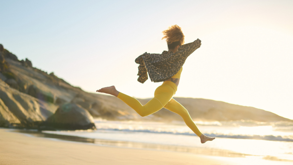 Nachhaltige Damenmode aus Österreich: faire Loungewear für Frauen, aus TENCEL™ & Naturmaterialien, minimalistisch, bequem, bewusst produziert.