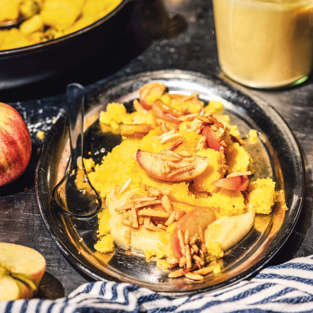Günstige Rezepte: Polentasterz, glasierte Äpfel, Mandeln