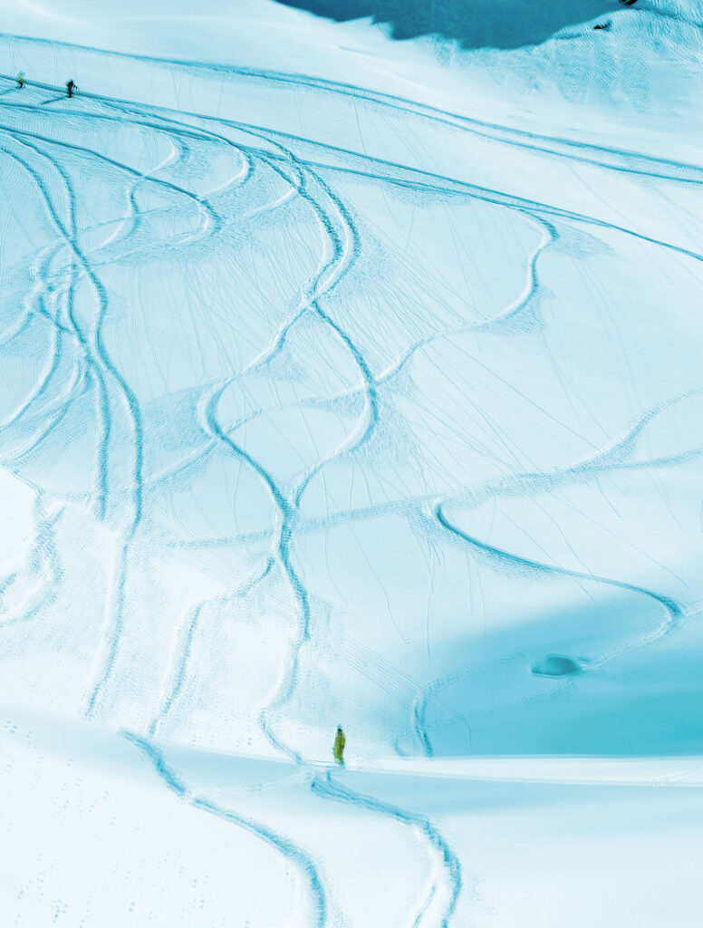 Skipiste mit vielen Spuren