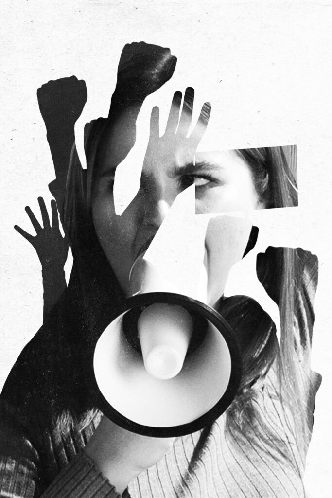 Abstraktes Bild in schwarz-weiß von einer Frau, die gegen Gewalt in ein Mikrofon schreit und Händen in der Luft.