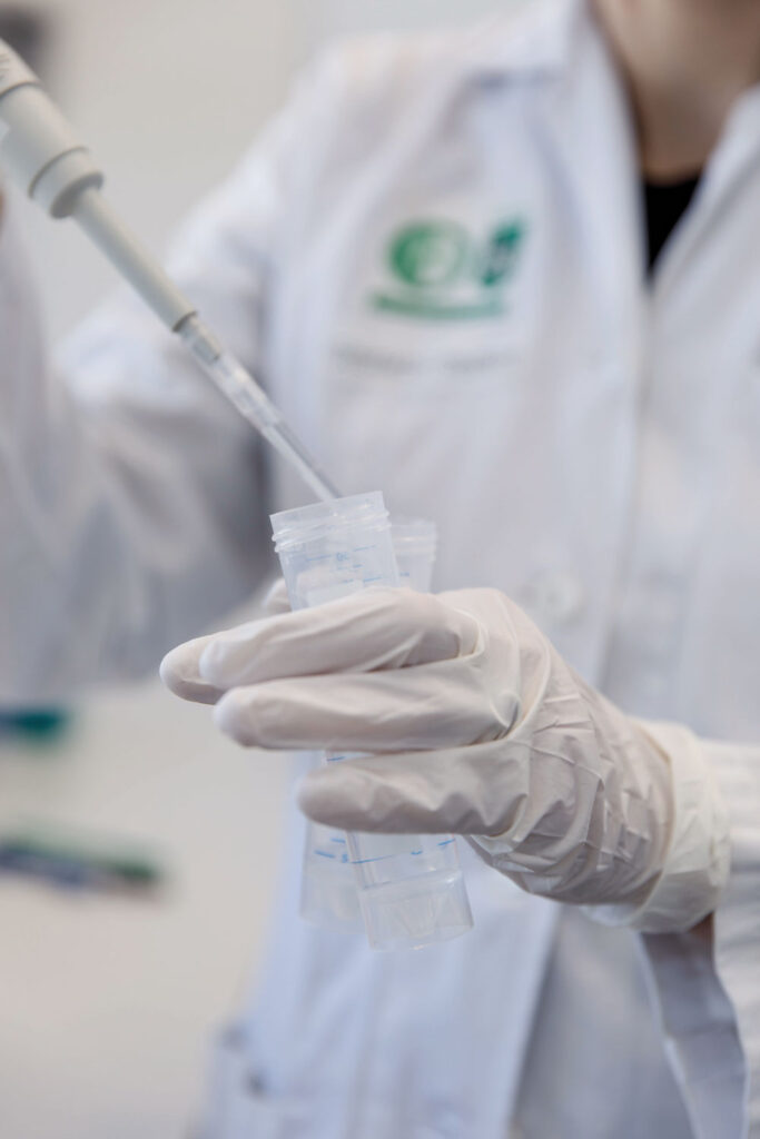 Nahaufnahme von Firschungstätigkeiten.