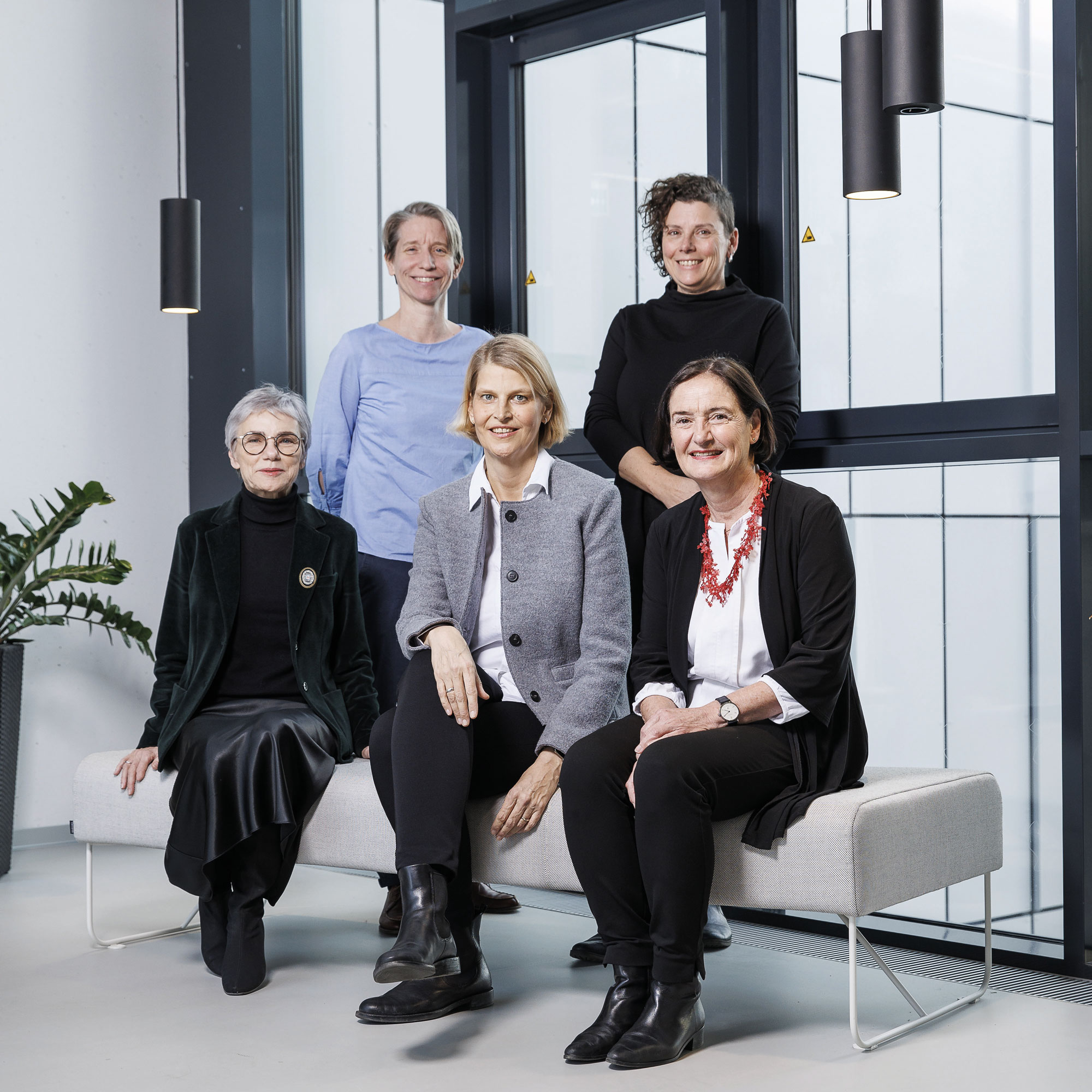 Med Uni Graz: Fünf Frauen auf einem Foto für ein Round-Table-Gespräch.