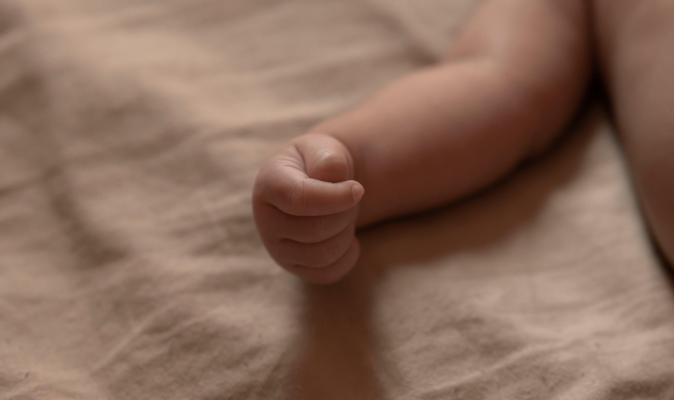 Hebamme, Schwangerschaft, Babyhand, ästhetisch