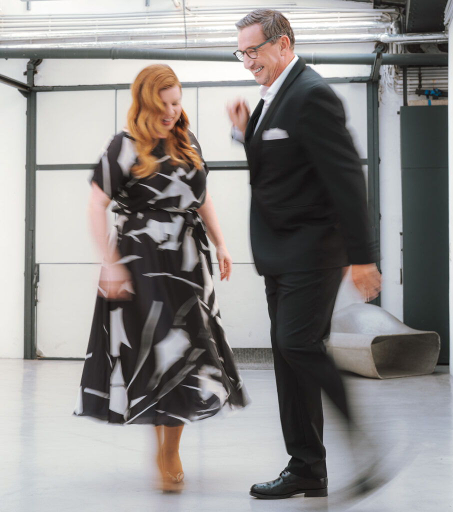 Frau und Mann tanzen