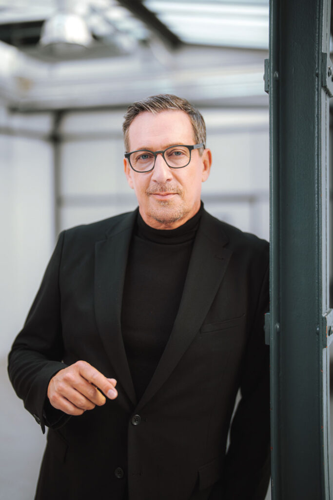 Portrait von Viktor Gernot