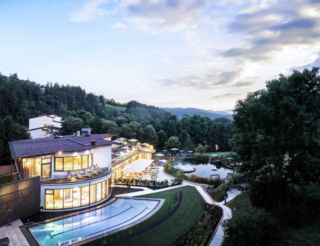 Außenansicht vom Heilthermen Resort Bad Waltersdorf.