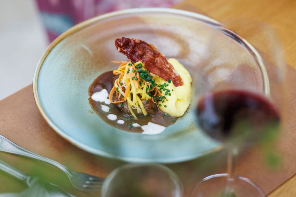 Schön angerichtetes Gourmet-Essen
