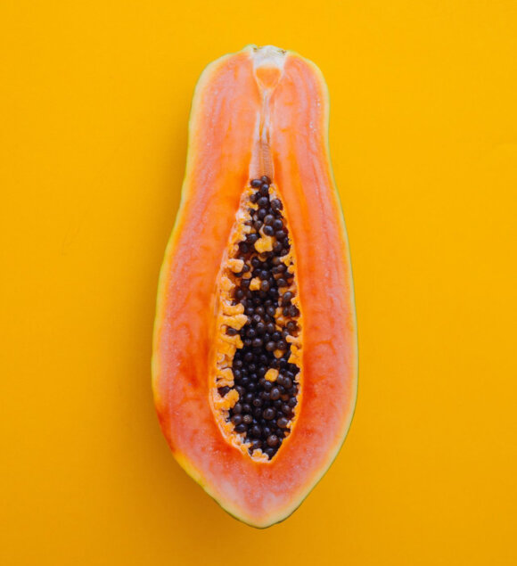 Aufgeschnittene Papaya als Symbolbild fÃ¼r die weibliche Vagina